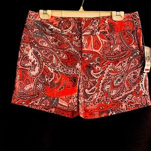 I’m selling I.N.C style Pompous Paisley shorts. Size 10 petite regular fit.